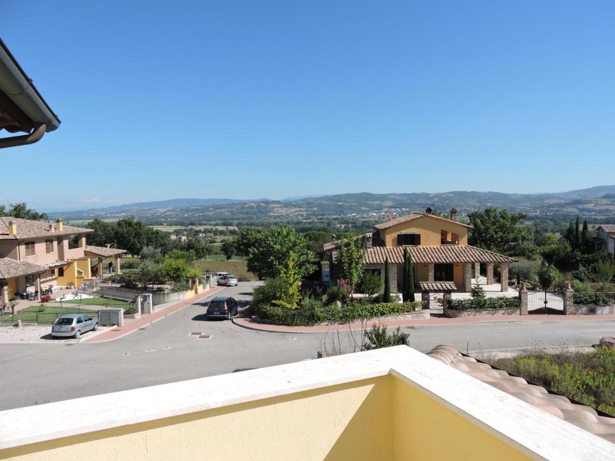 La Casa Di Marco E Lorella Fratta Todina Exterior foto