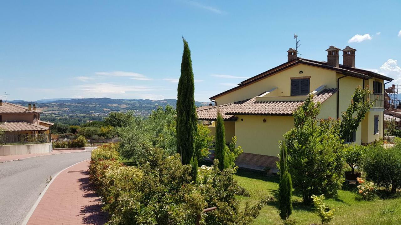 La Casa Di Marco E Lorella Fratta Todina Exterior foto